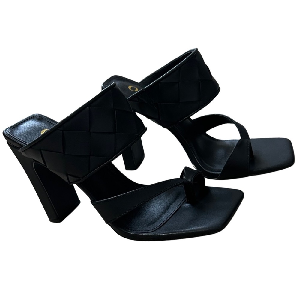 Black basket woven toe-ring chunky high heels size 7